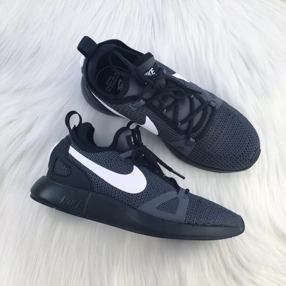 le scarpe nike donne pilota di scarpe poshmark duello le scarpe nike donne pilota di scarpe poshmark duello